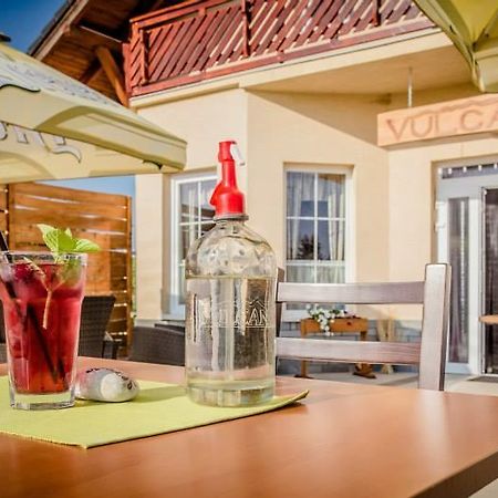 Vulcano Vendeghaz Hotel Mesteri ภายนอก รูปภาพ