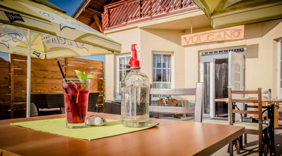 Vulcano Vendeghaz Hotel Mesteri ภายนอก รูปภาพ