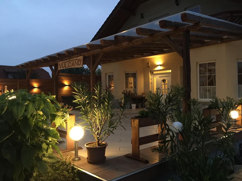 Vulcano Vendeghaz Hotel Mesteri ภายนอก รูปภาพ